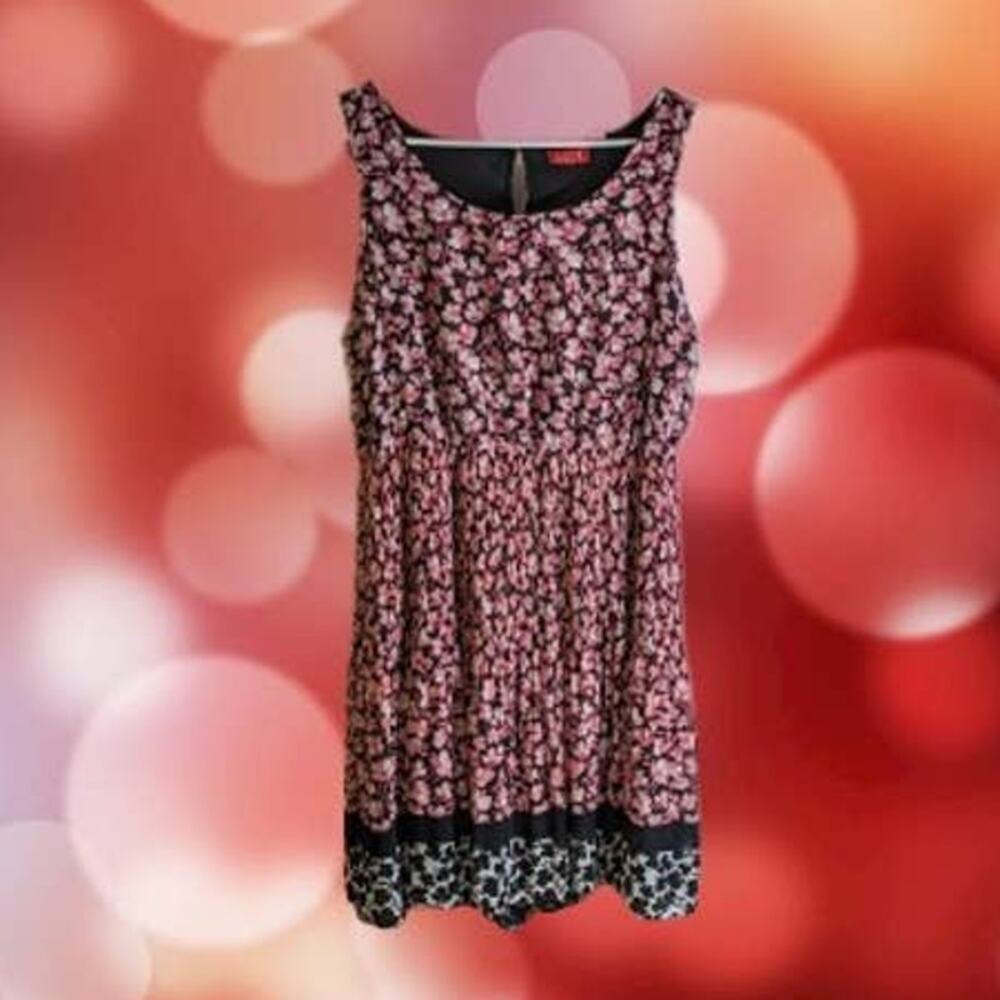 Elle XL sleeveless pleated flowy Holiday dress. Polyester.